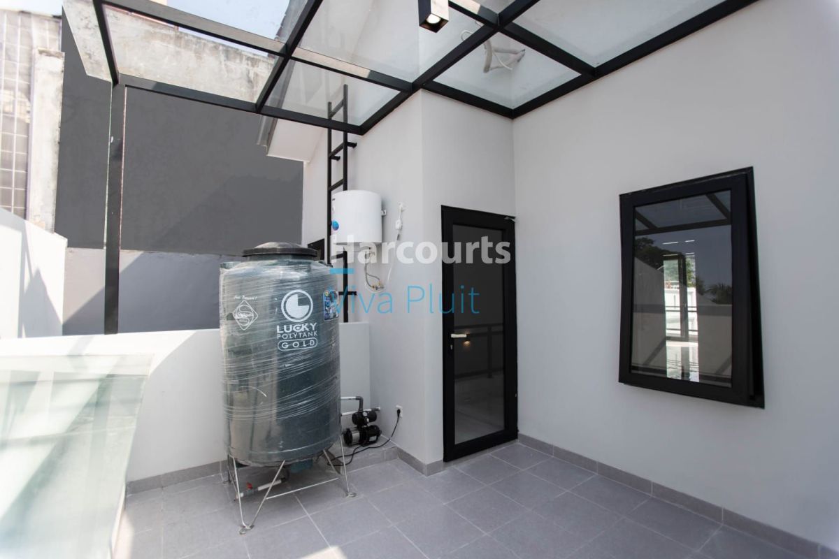 Dijual Rumah Sutera Kirana, Alam Sutera. Bangunan Baru, Siap Huni. - Foto 5