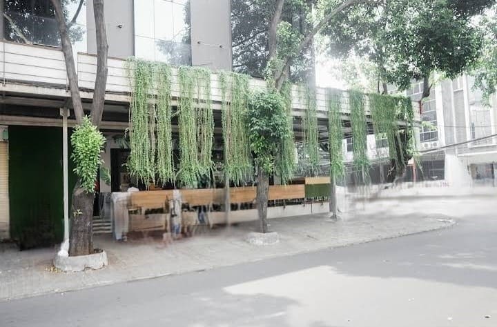Jual Cepat Ruko Gandeng posisi hook dengan 3 lantai di Tomang Jakarta Barat (ID)