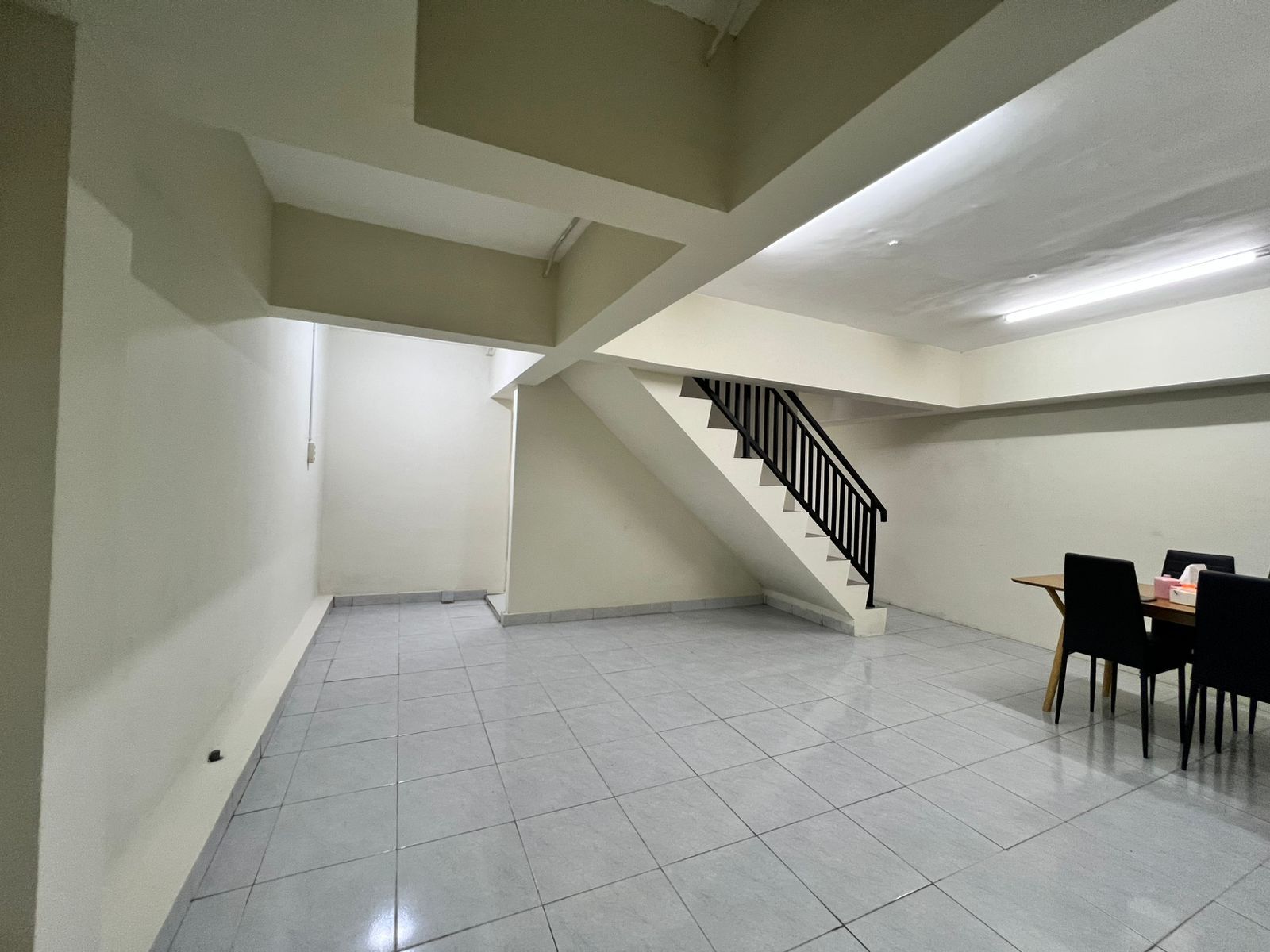 Jual Harga Murah Rumah Siap Huni di samping jalan Tomang Jakarta Barat ID - Foto 9