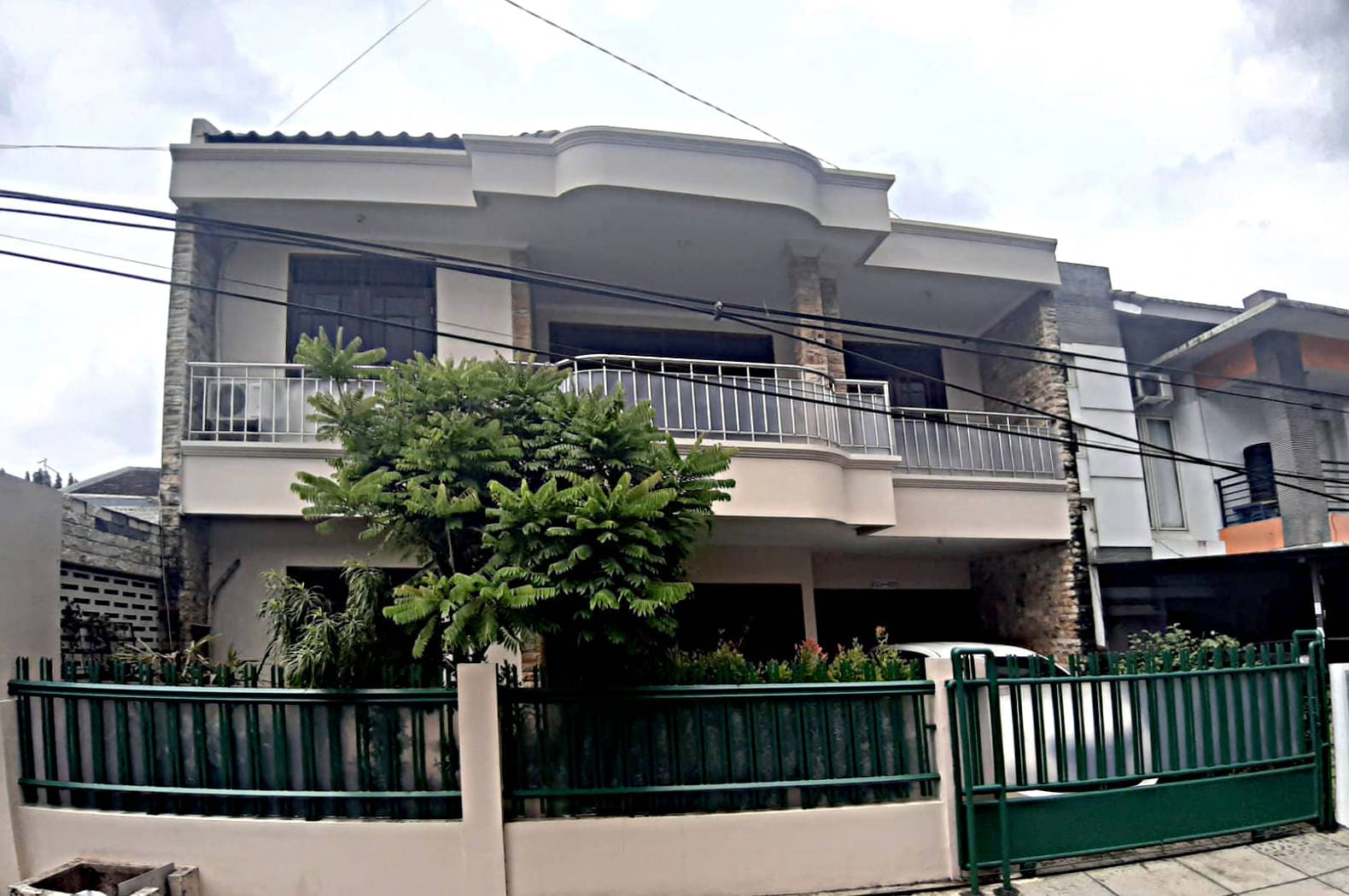 Jual Rumah 12m x 17m di daerah Kembangan Meruya Jakarta Barat (CR)