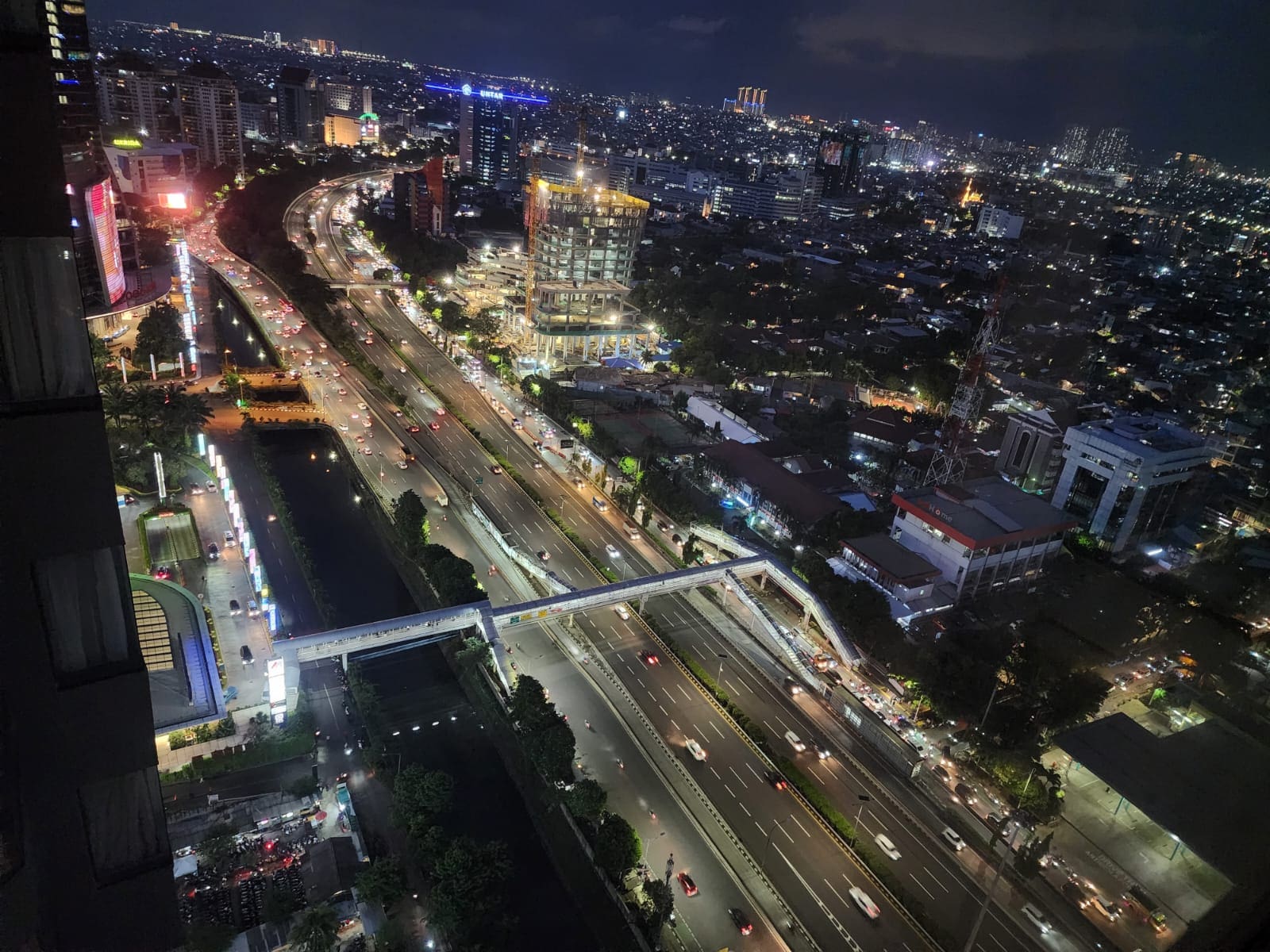 Sewa Apartemen Taman Anggrek Jl. Letjen S Parman Jakarta Barat AS