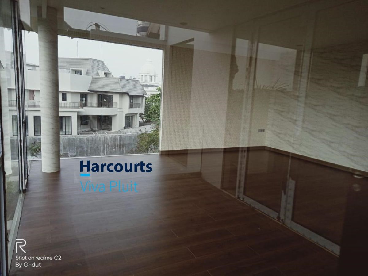 Dijual Rumah Mewah di Kenari Golf, Pantai Indah Kapuk. Harga Nego! - Foto 3