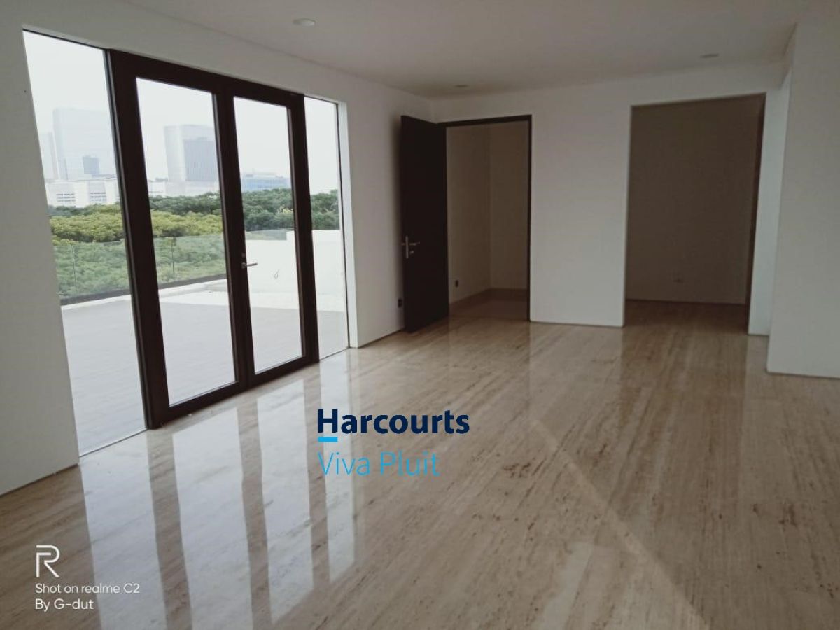 Dijual Rumah Mewah di Kenari Golf, Pantai Indah Kapuk. Harga Nego! - Foto 6