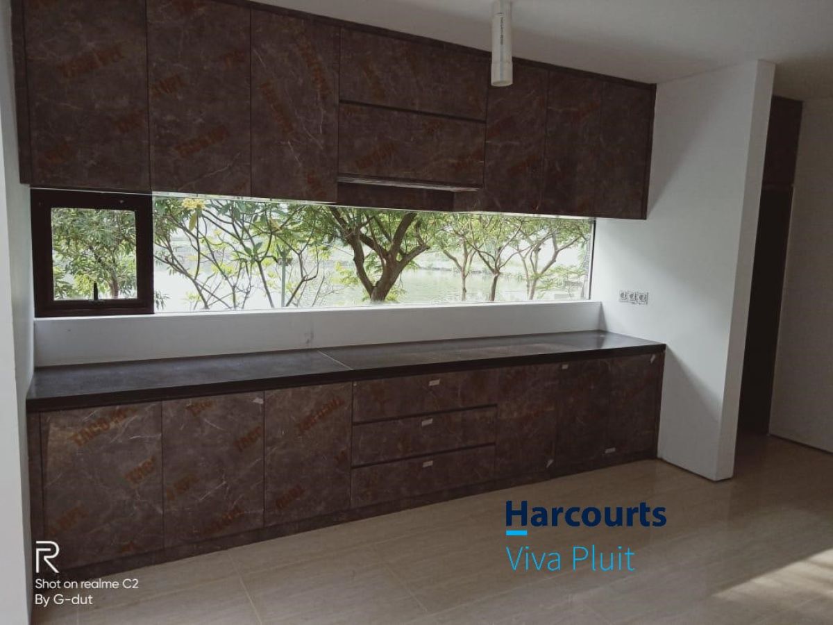 Dijual Rumah Mewah di Kenari Golf, Pantai Indah Kapuk. Harga Nego! - Foto 7