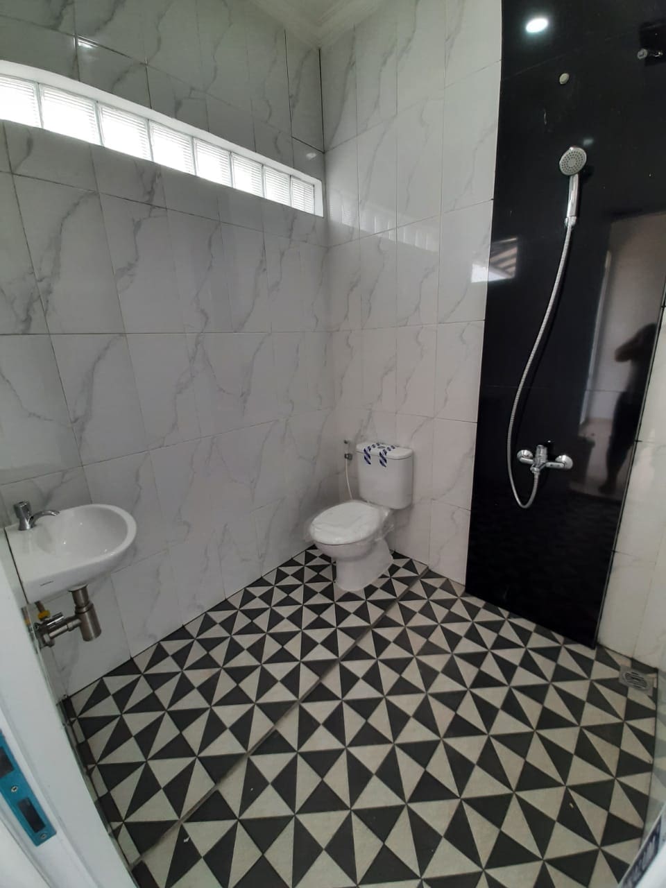 Dijual rumah baru dan murah siap huni dekat stasiun pondok ranji bintaro tangerang selatan - Foto 3