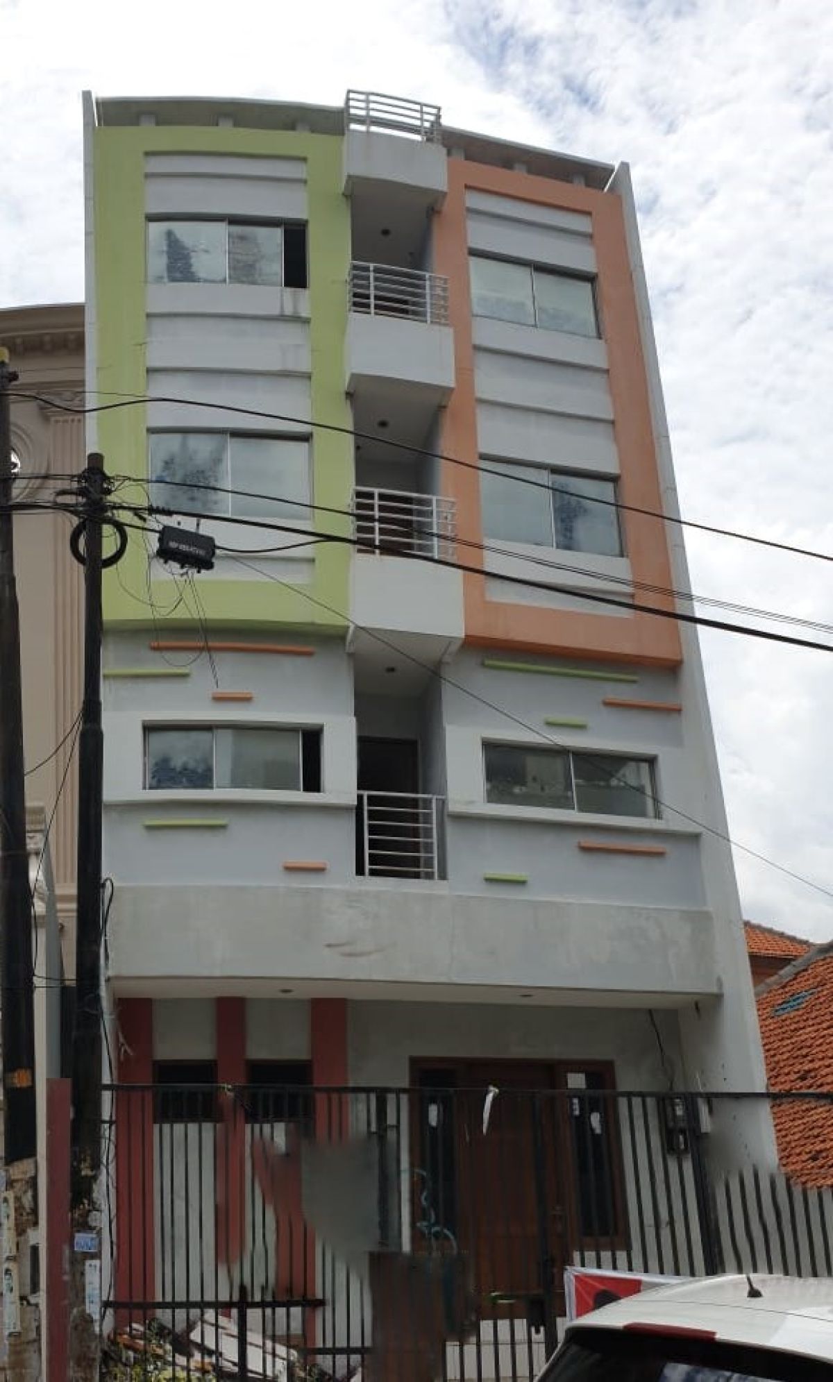 Dijual Rumah Kos-Kosan Siap Huni, Lokasi Strategis Dekat Perkantoran