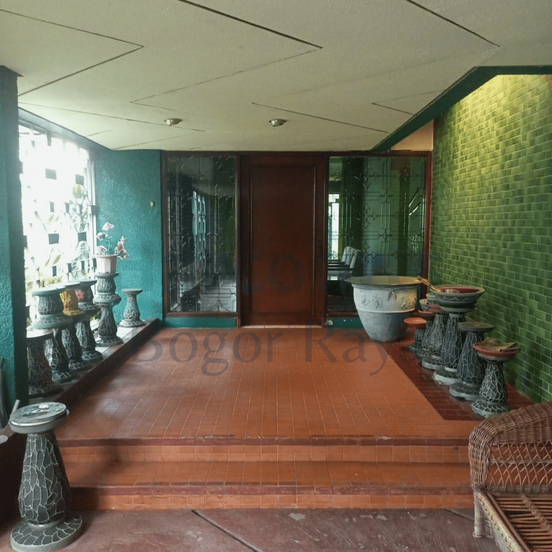 Jual Rumah Lama Lokasi Strategis dan Ramai Cocok untuk Buka Usaha Minimarket - Foto 6