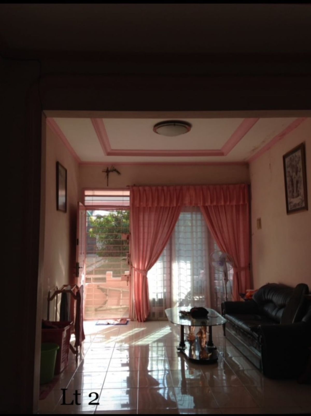 Dijual Rumah Tua di Kota Wisata Cibubur, Gunung Putri. Harga Nego