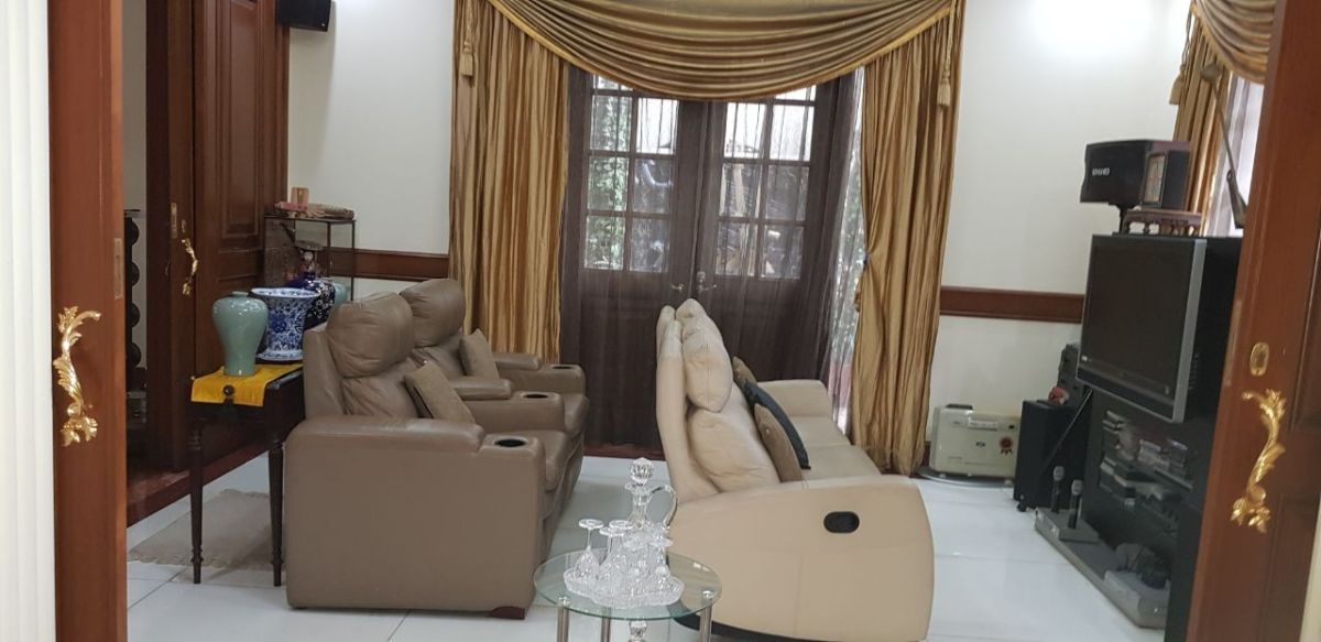 Jual Cepat Rumah 2,5 lantai Semi Basement Di Menteng Jakarta Pusat (ID)