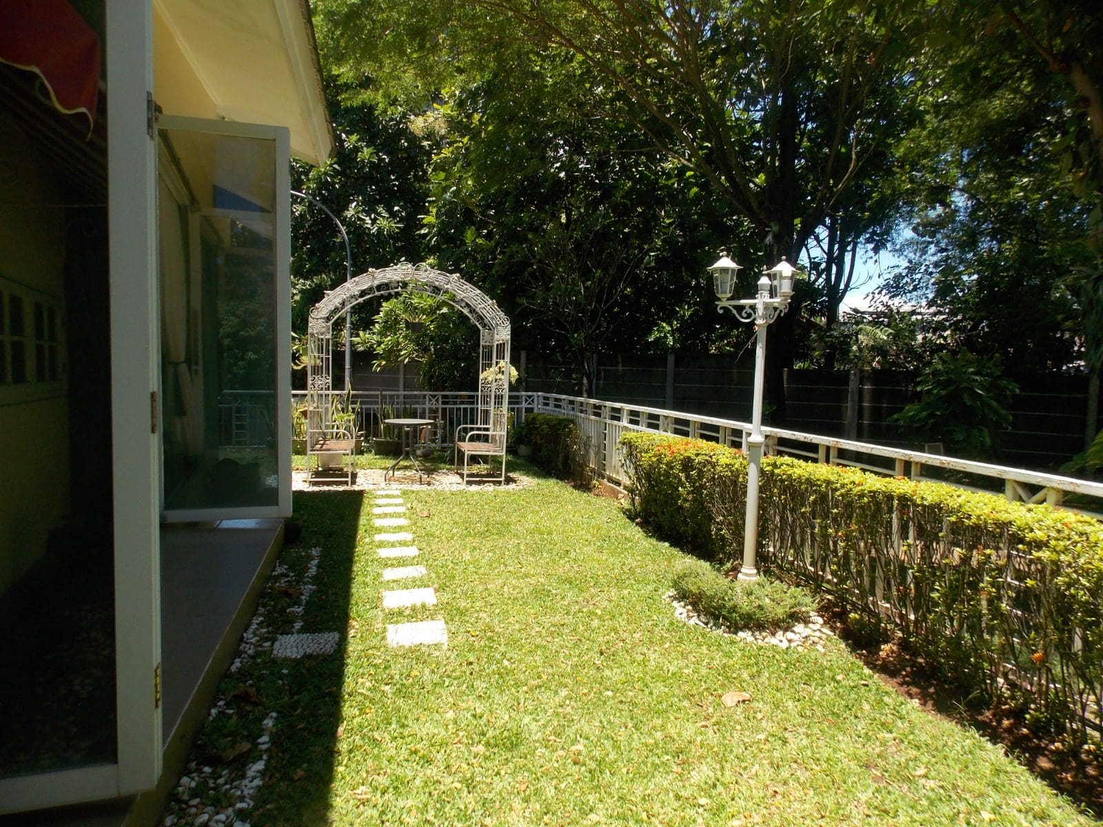 Dijual rumah di kawasan kebayoran residence bintaro jaya tangerang selatan