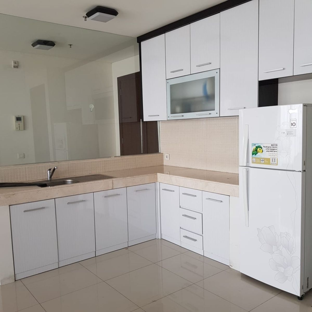 Disewa Apartemen St. Moritz Puri, Jakarta Barat. Siap Huni, Harga Nego! - Foto 4