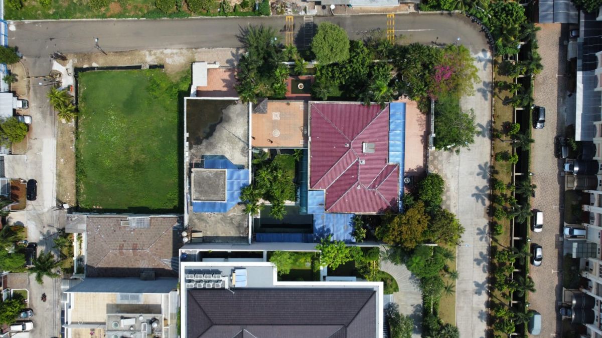 Dijual Rumah Tua Kebon Jeruk Baru, Jakarta Barat. Harga Murah Nego