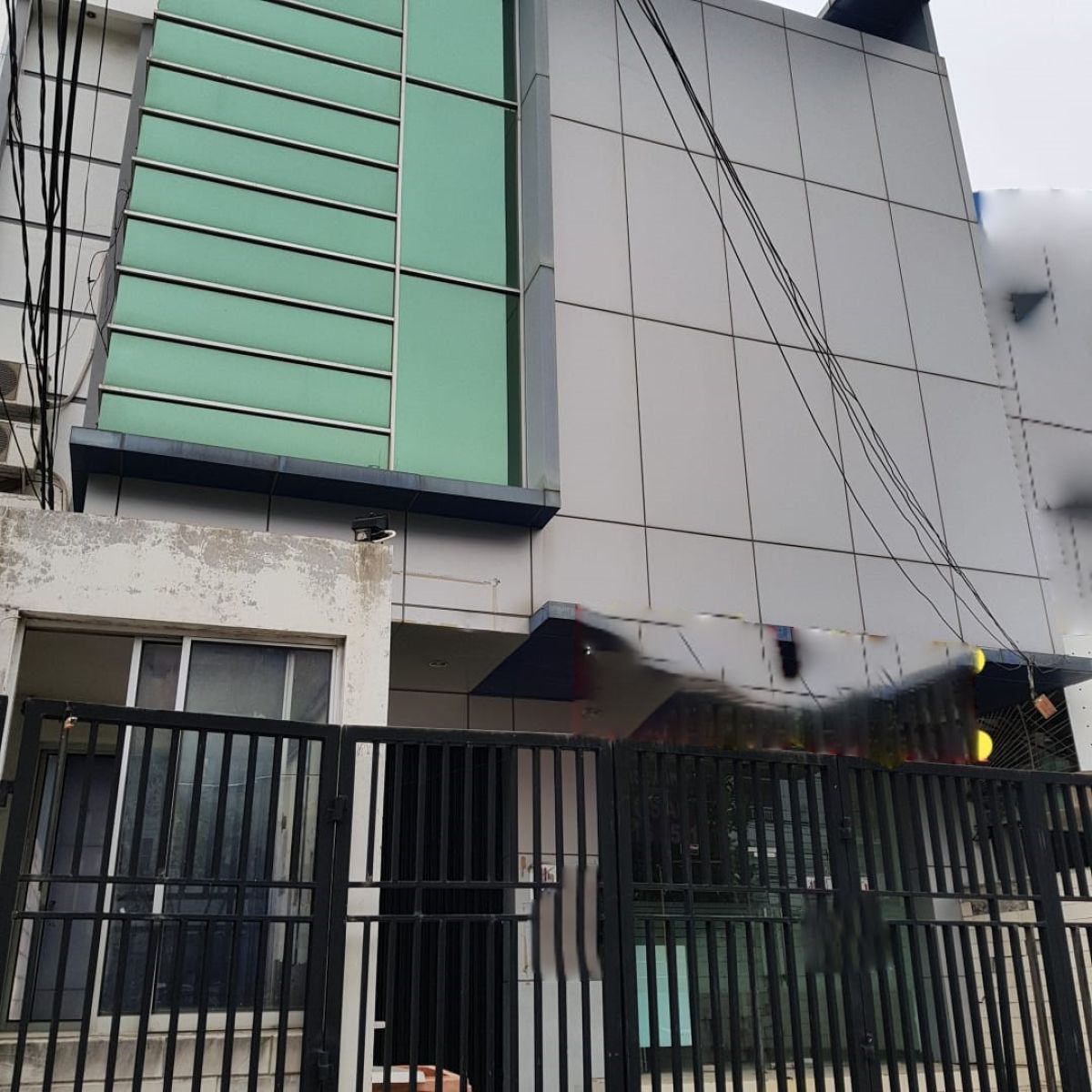 Disewakan Ruko Jl. Pluit Timur Raya, Jakarta Utara. Siap Pakai Harga Murah!