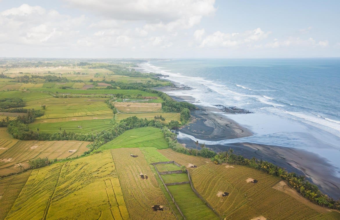 Massive absolute beachfront plot in Pasut - Foto 3