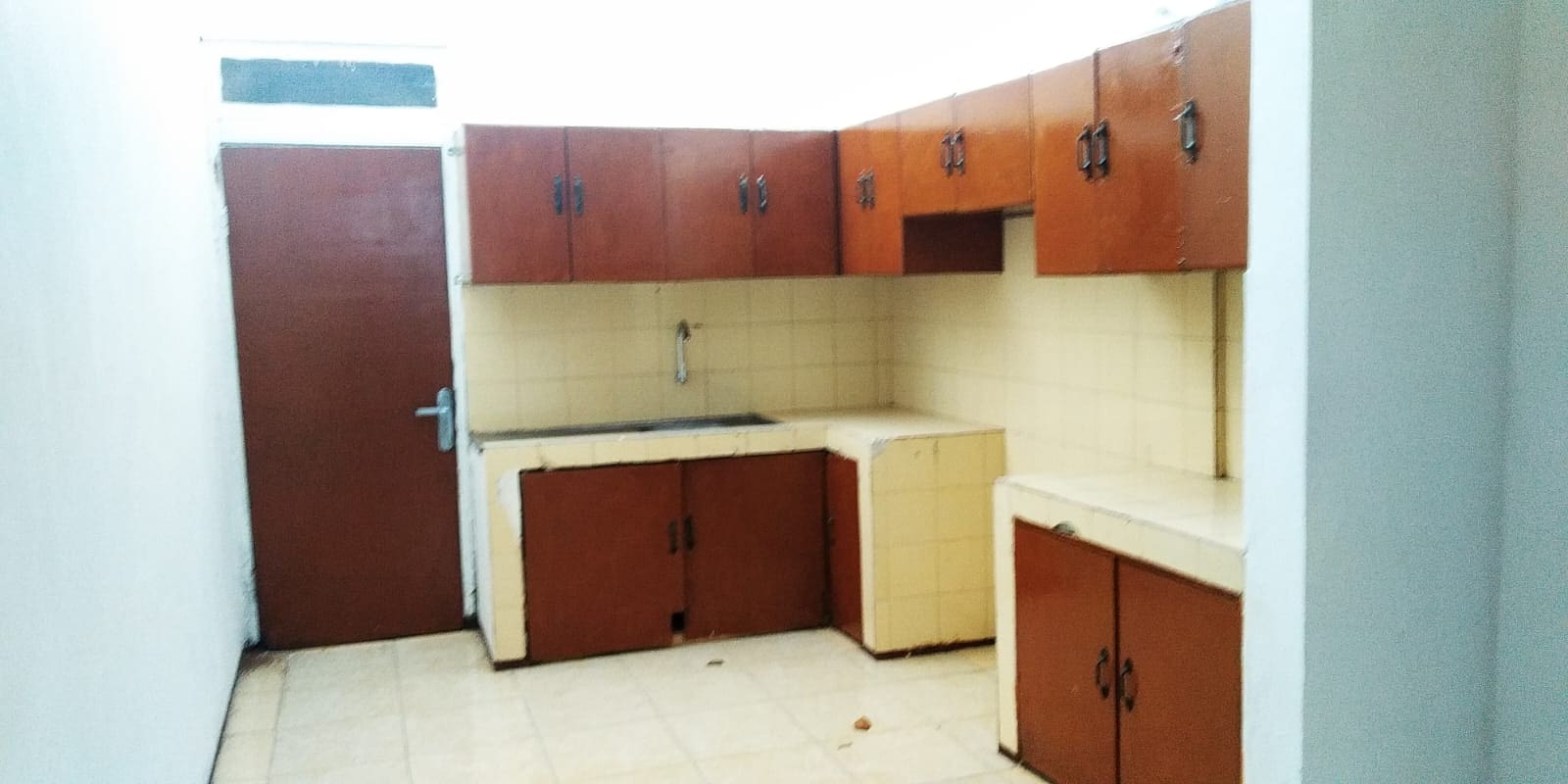 Sewa Cepat Rumah luas : 15m x 20m di Tomang Jakarta Barat (ID) - Foto 10