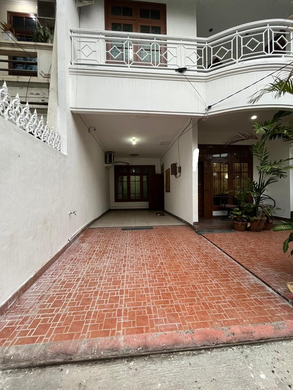 Sewa Rumah tinggal yang nyaman dengan luas 170m2 Di Jakarta Barat (ID) - Foto 6