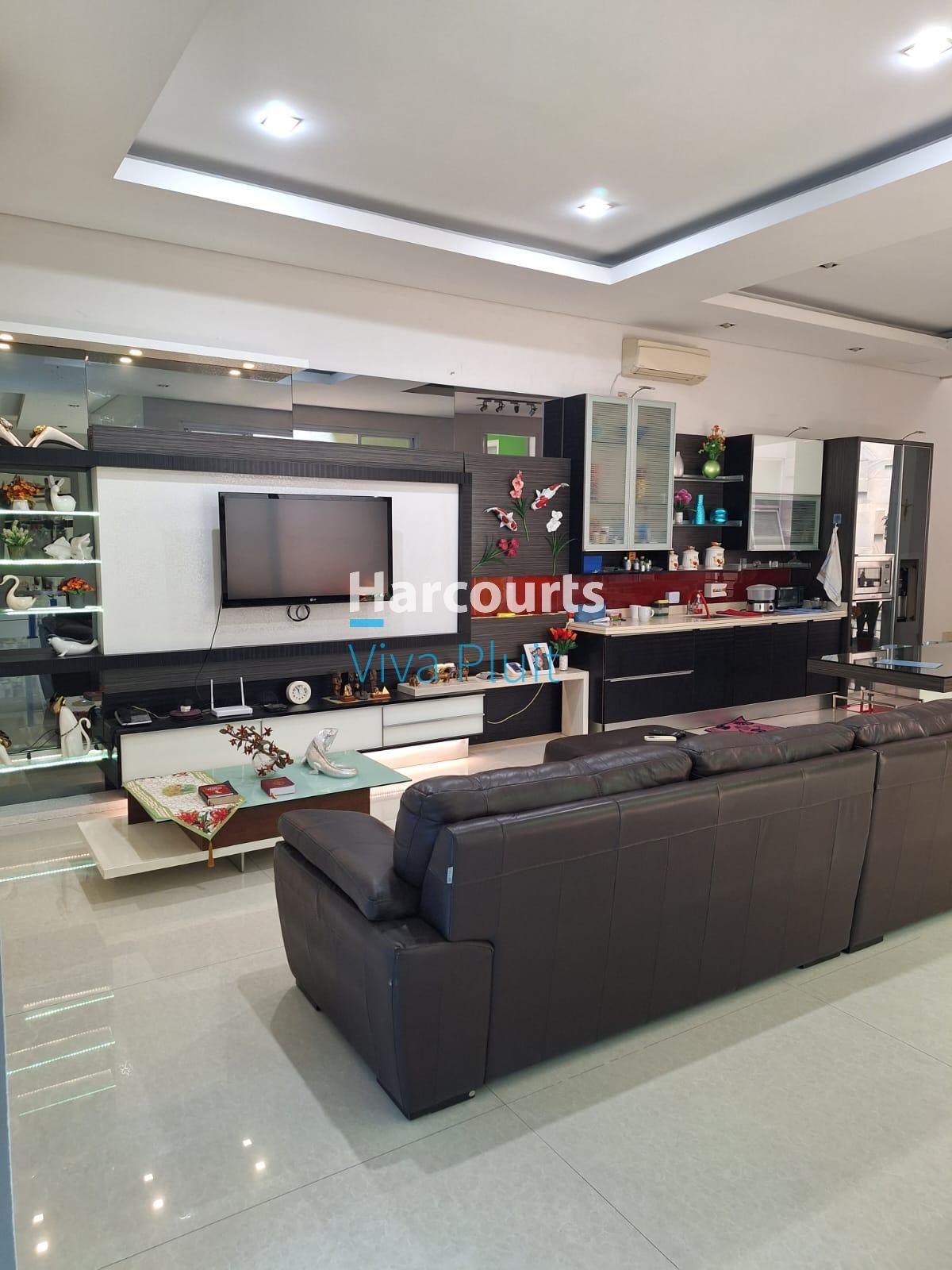 Turun Harga! Dijual Rumah Bagus Modern di Green Garden, Jakarta Barat.