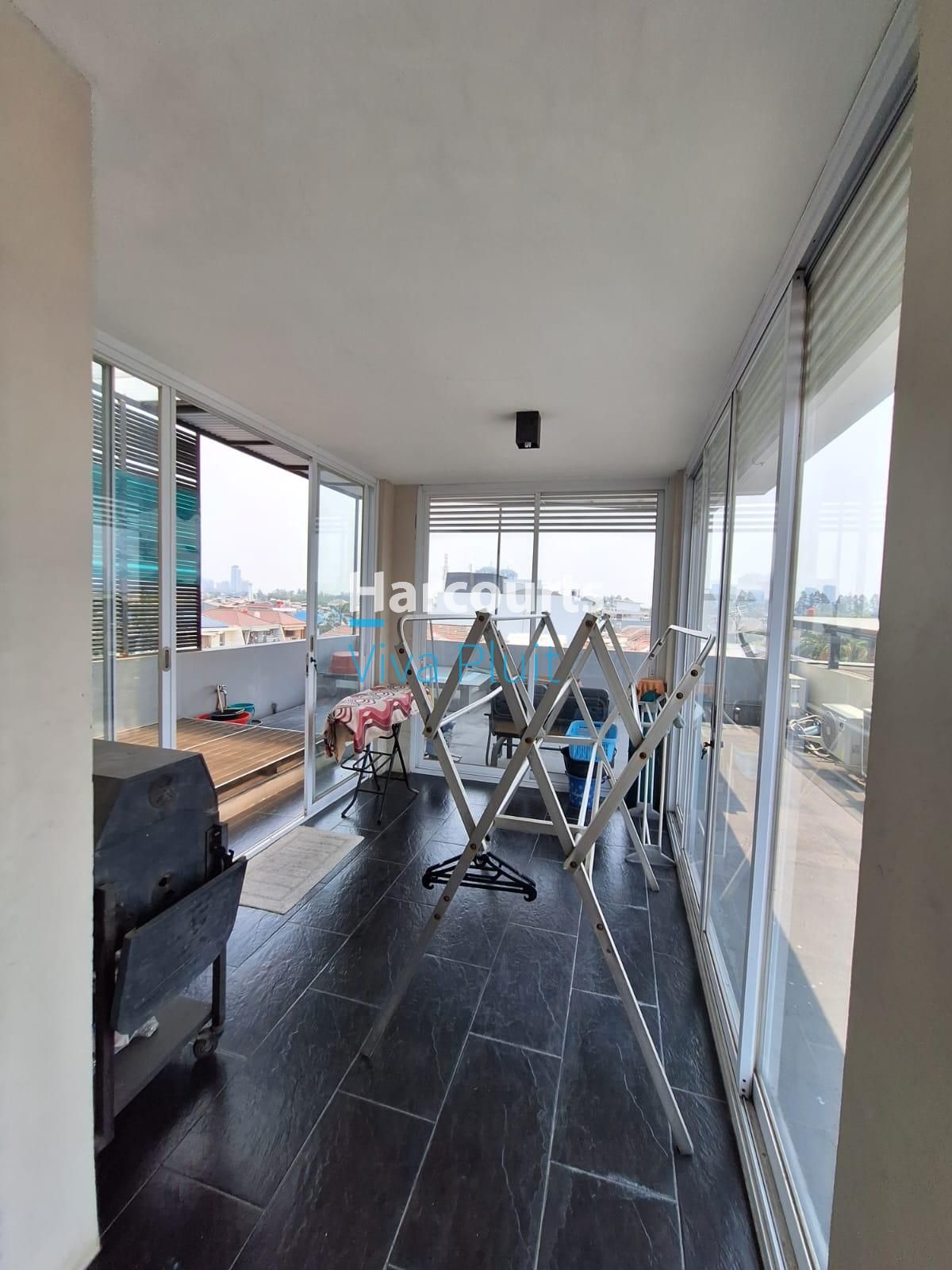 Turun Harga! Dijual Rumah Bagus Modern di Green Garden, Jakarta Barat. - Foto 11