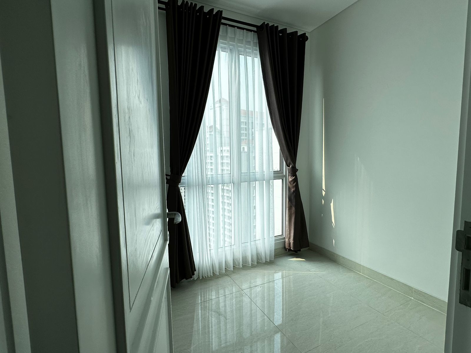 Sewa Apartemen Grand Madison 2BR kondisi full furnished di Tanjung Duren Jakarta Barat (RR) - Foto 10