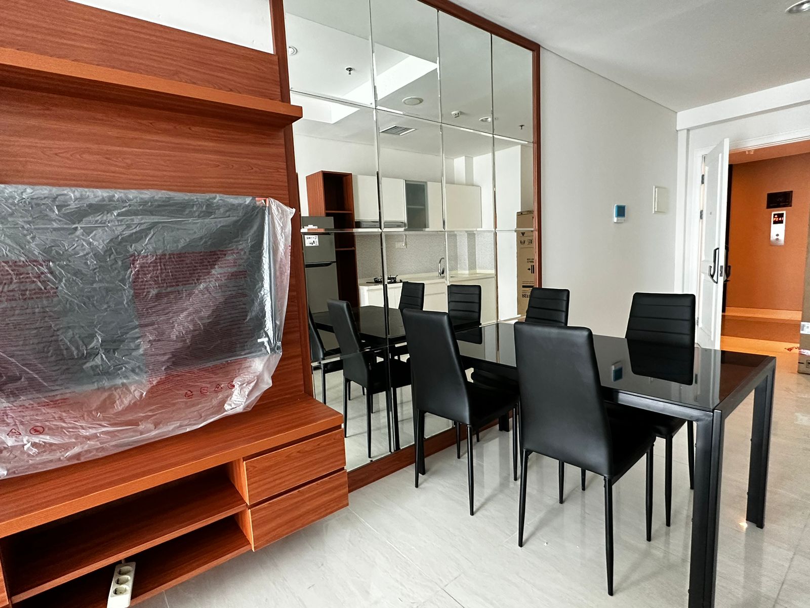Sewa Apartemen Grand Madison 2BR kondisi full furnished di Tanjung Duren Jakarta Barat (RR) - Foto 11