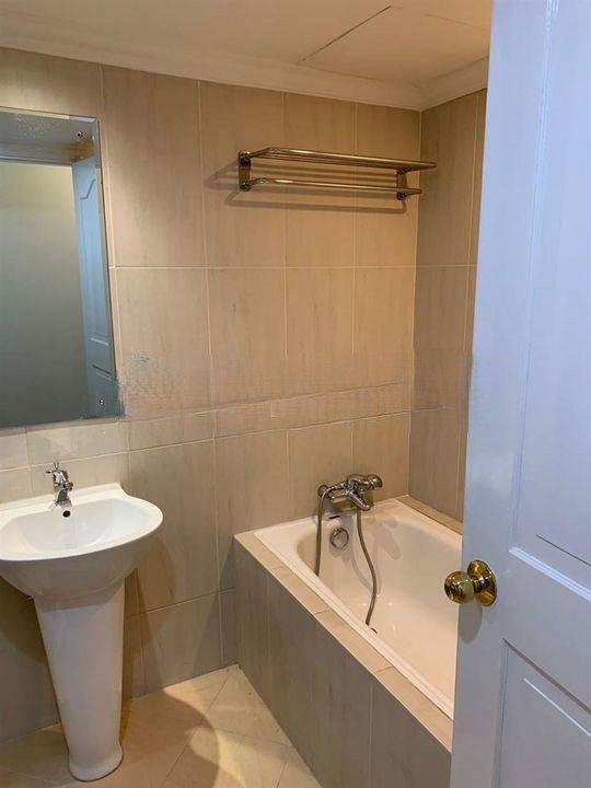 Apartemen Grand Tropic Jl. Letjen S Parman Jakarta Barat (AS) - Foto 3
