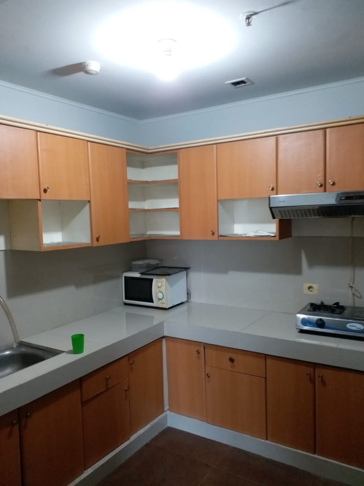 Disewakan Apartemen Crown Court Lippo Cikarang. Furnished Siap Huni. - Foto 2