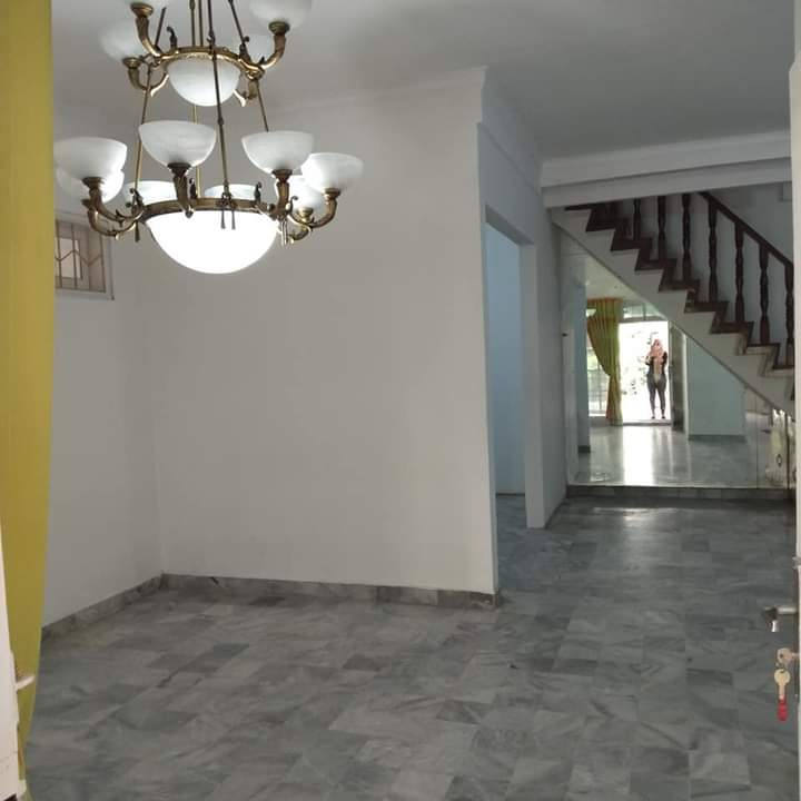 Sewa Rumah Strategis luas 135m2 didaerah Tebet Jakarta Selatan (CR) - Foto 4