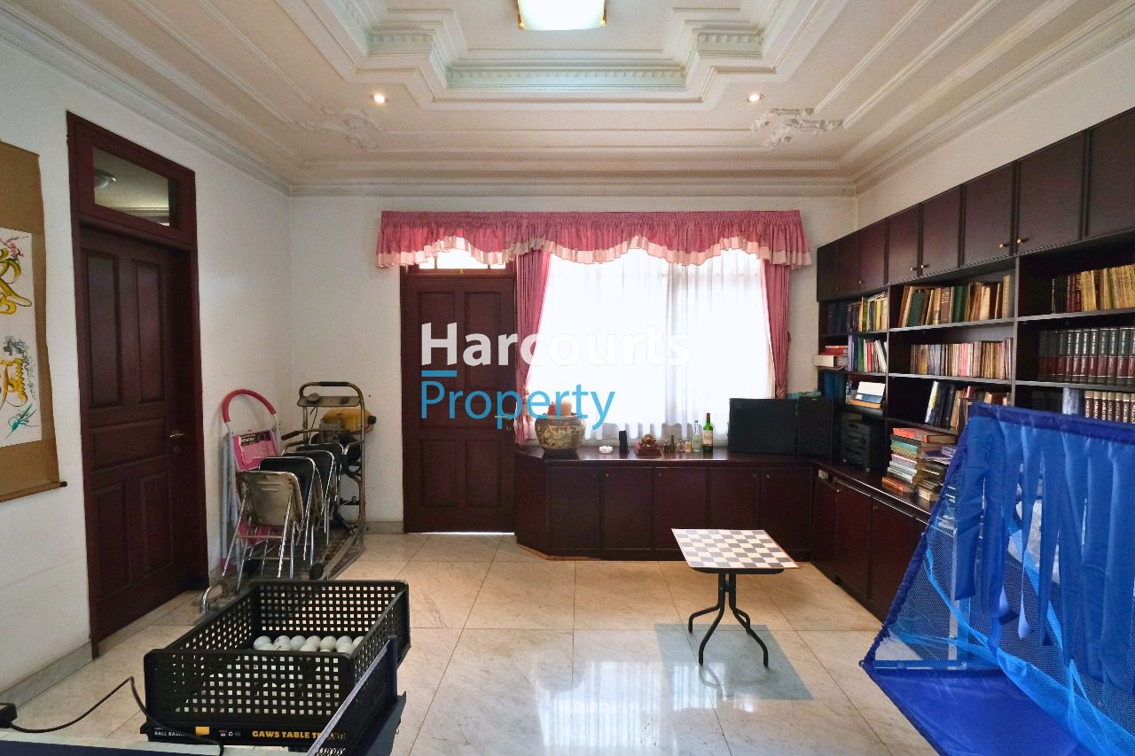 Rumah Mewah Bergaya Klasik Lingkungan Nyaman Lokasi Strategis Area Menteng - Foto 5