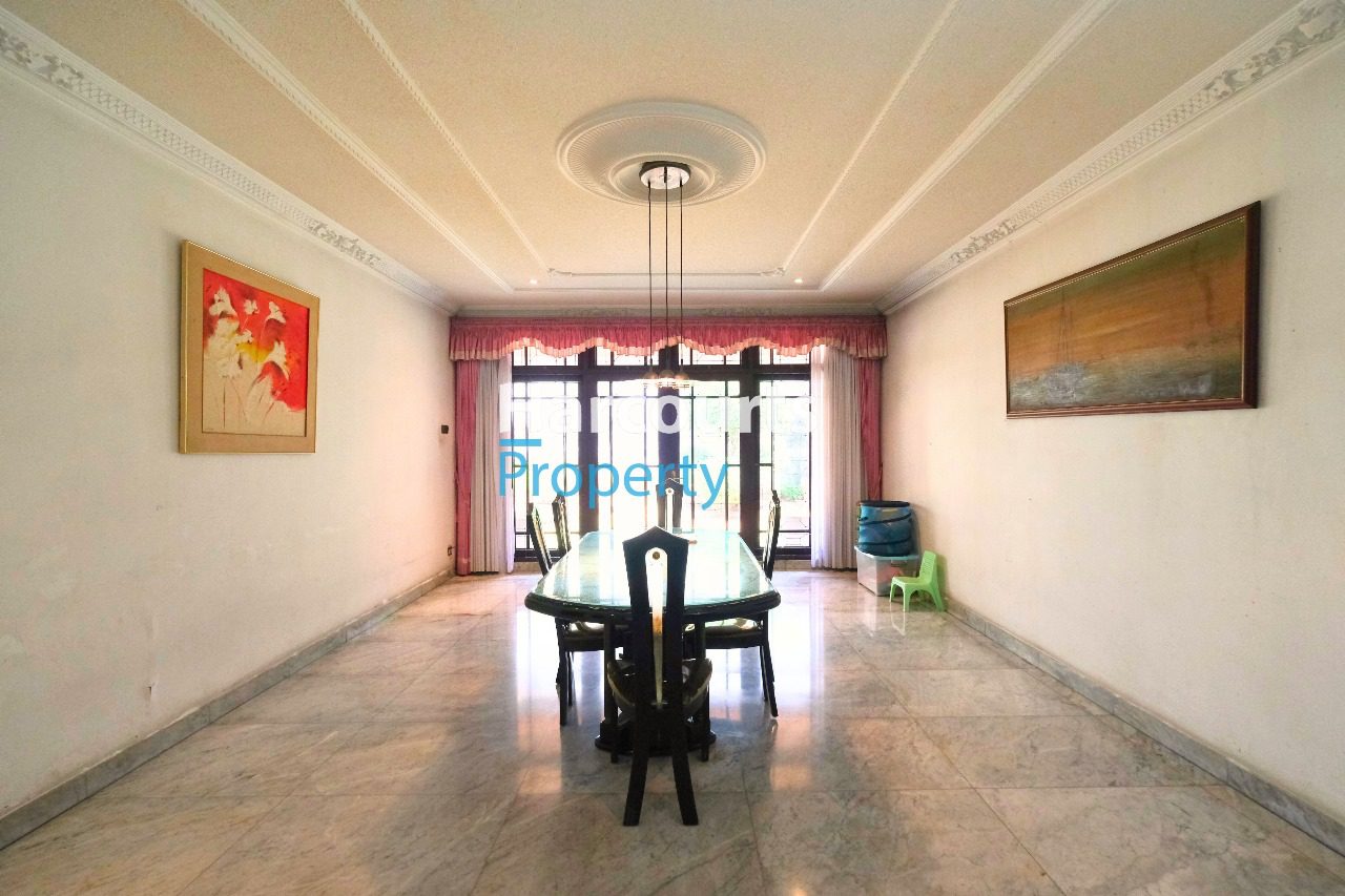 Rumah Mewah Bergaya Klasik Lingkungan Nyaman Lokasi Strategis Area Menteng - Foto 7