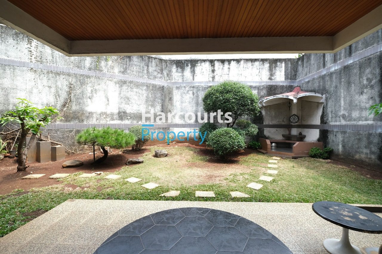 Rumah Mewah Bergaya Klasik Lingkungan Nyaman Lokasi Strategis Area Menteng - Foto 8