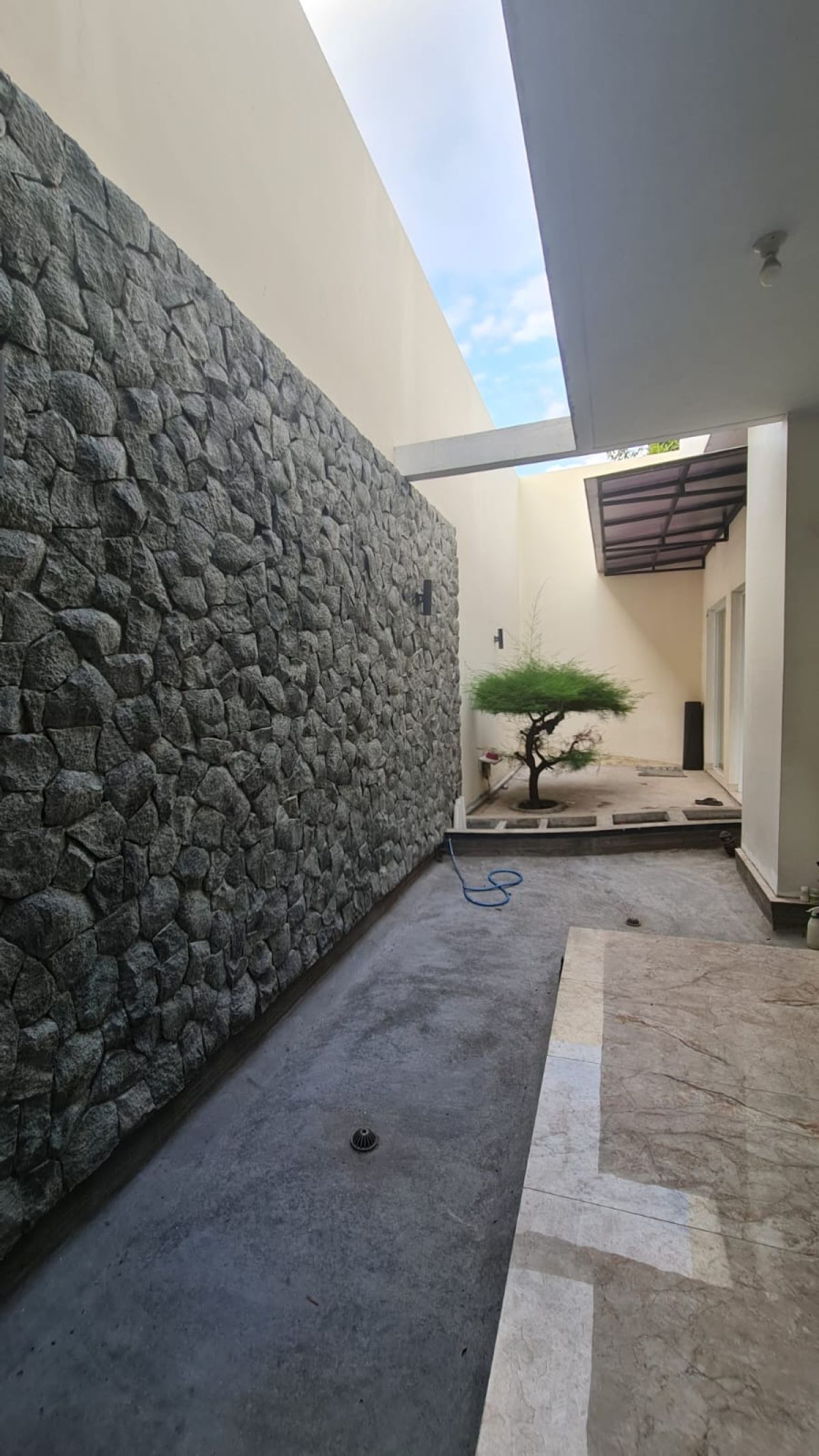 Rumah baru minimalis pusat kota solo - Foto 2