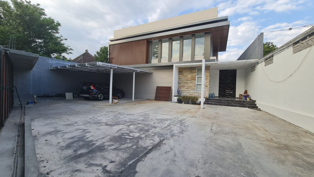 Rumah baru minimalis pusat kota solo - Foto 6