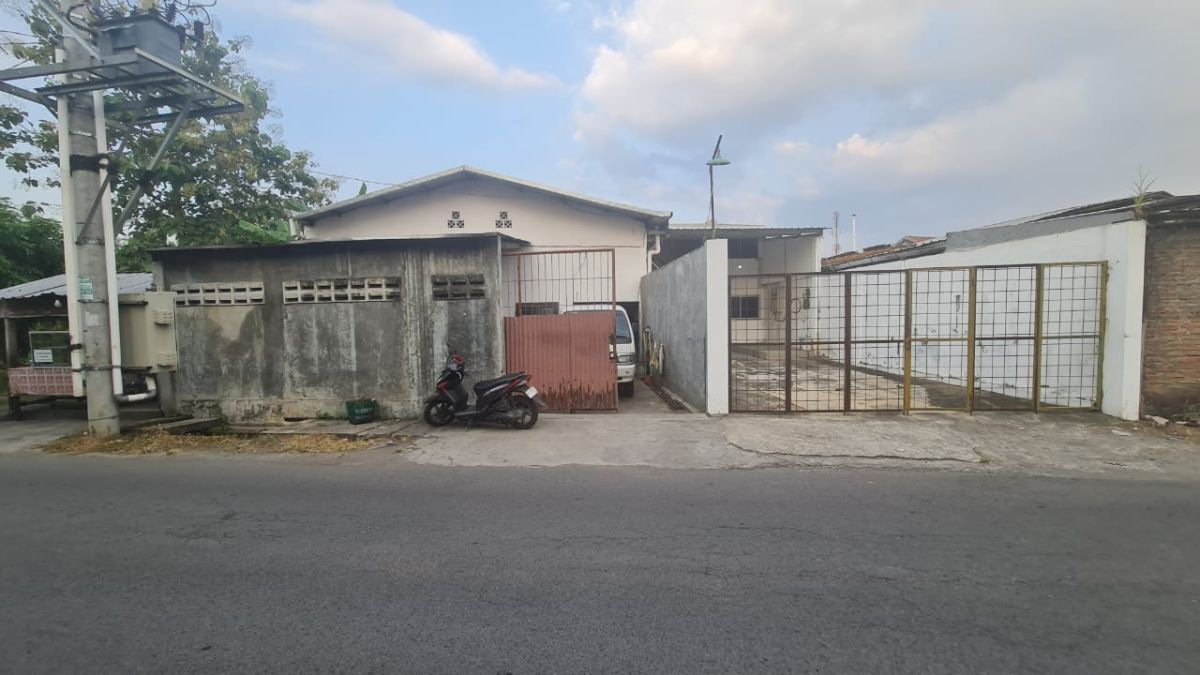 Gudang dan ruang usaha siap pakai eks konfeksi dan sablon di telukan grogol solo baru