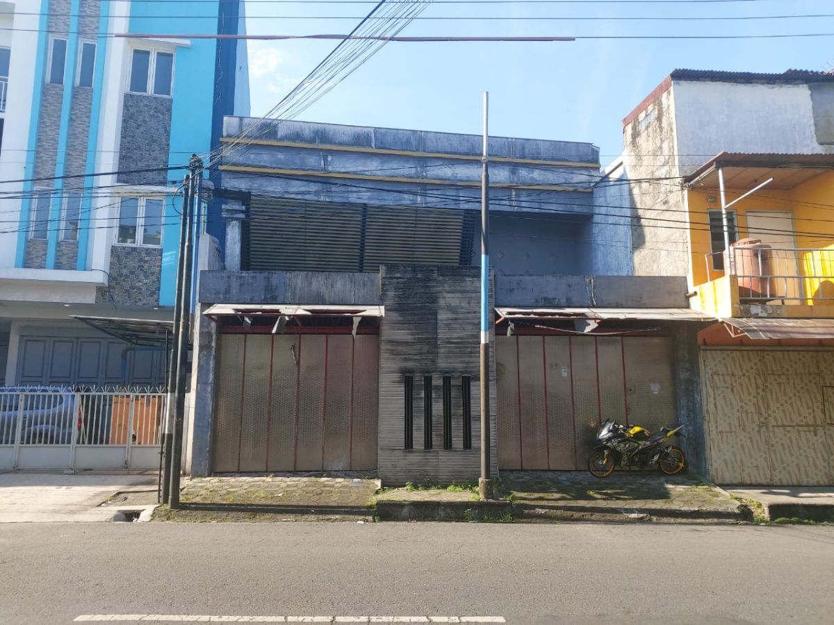 Ruko strategis perlu renovasi 2 lantai di jalan ronggowarsito solo