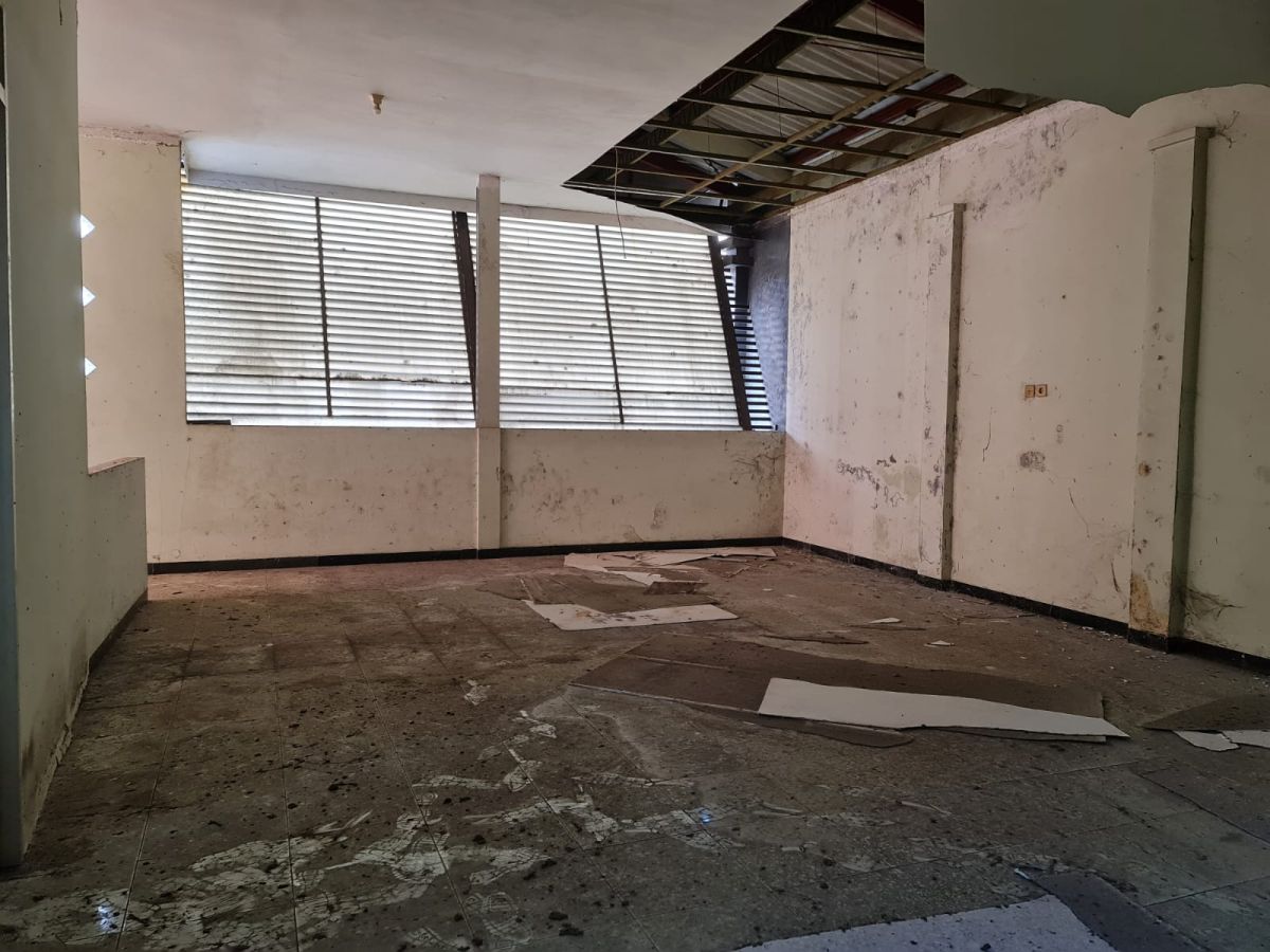 Ruko strategis perlu renovasi 2 lantai di jalan ronggowarsito solo - Foto 2