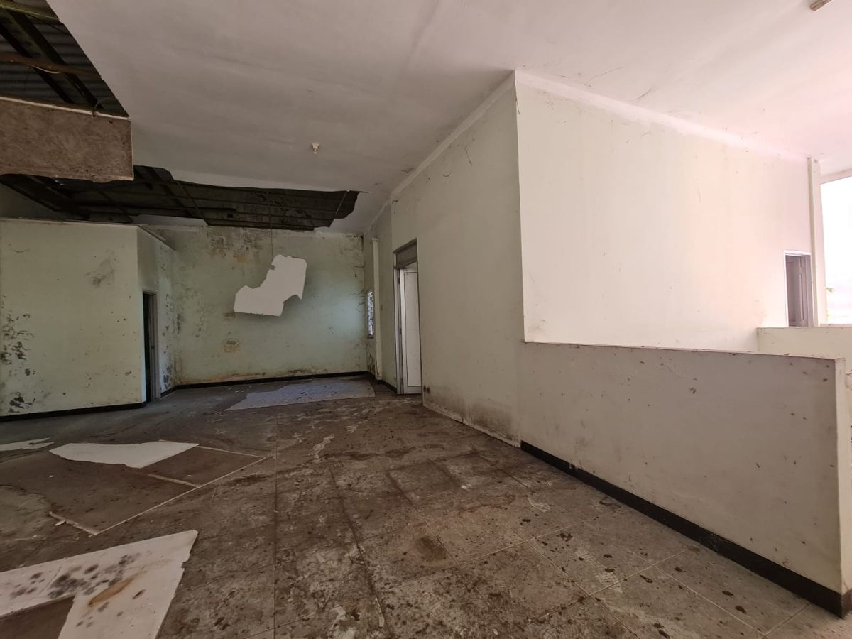 Ruko strategis perlu renovasi 2 lantai di jalan ronggowarsito solo - Foto 3