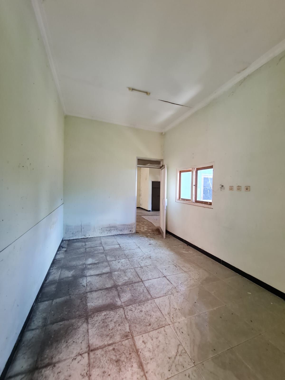 Ruko strategis perlu renovasi 2 lantai di jalan ronggowarsito solo - Foto 4