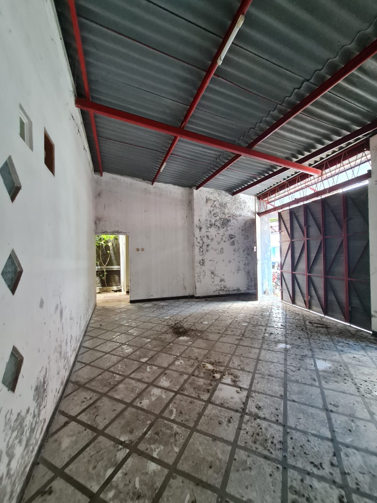 Ruko strategis perlu renovasi 2 lantai di jalan ronggowarsito solo - Foto 5
