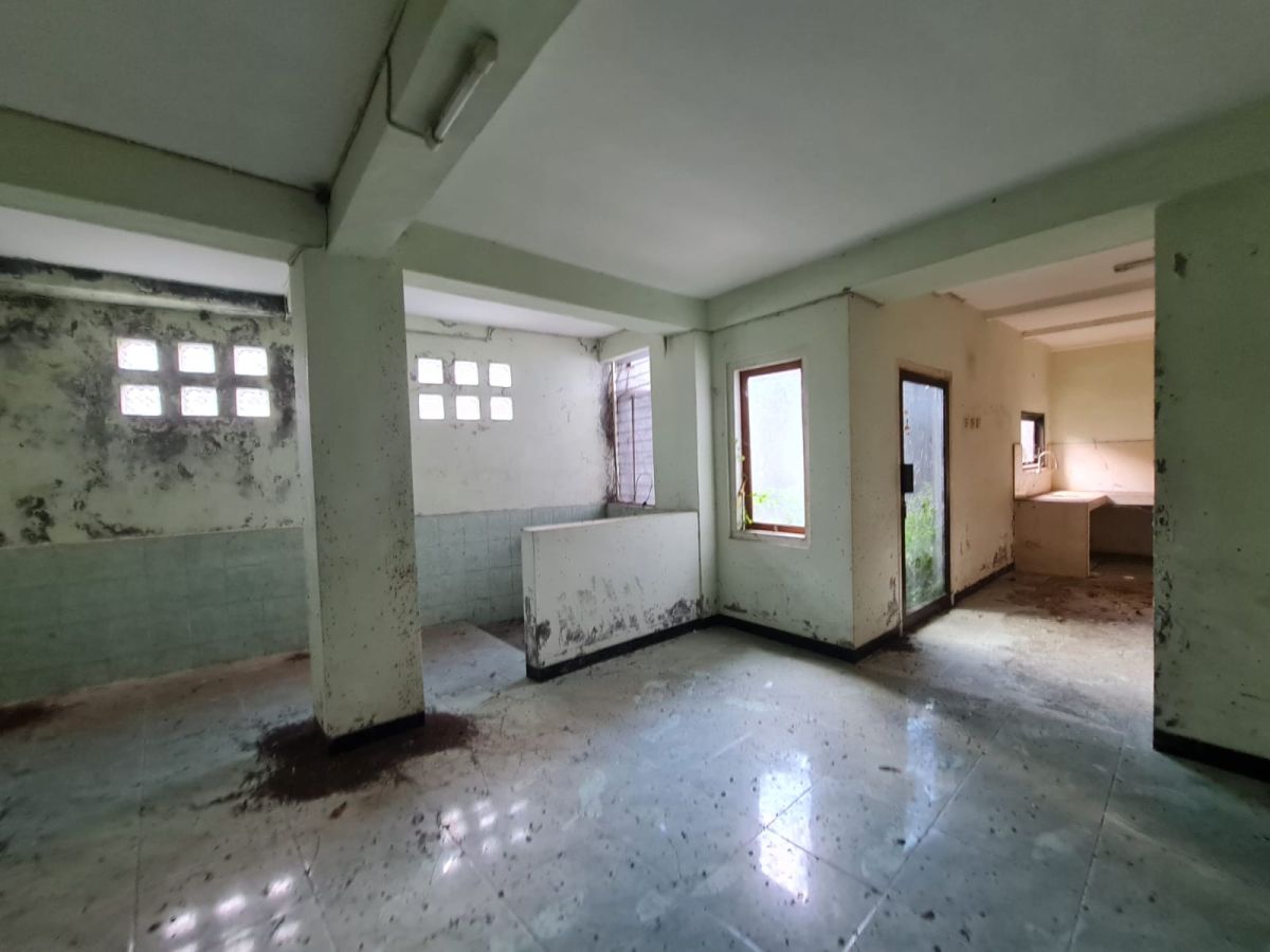 Ruko strategis perlu renovasi 2 lantai di jalan ronggowarsito solo - Foto 6