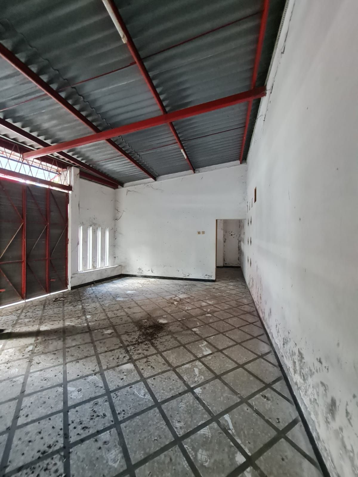 Ruko strategis perlu renovasi 2 lantai di jalan ronggowarsito solo - Foto 7