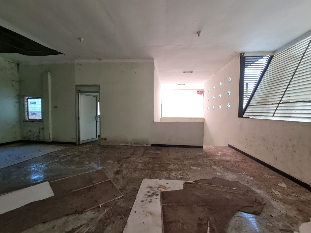 Ruko strategis perlu renovasi 2 lantai di jalan ronggowarsito solo - Foto 8