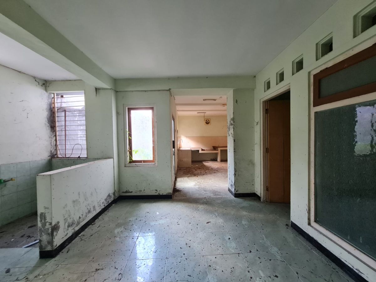 Ruko strategis perlu renovasi 2 lantai di jalan ronggowarsito solo - Foto 11