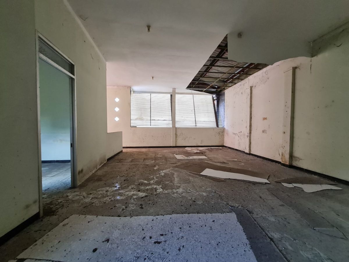 Ruko strategis perlu renovasi 2 lantai di jalan ronggowarsito solo - Foto 13