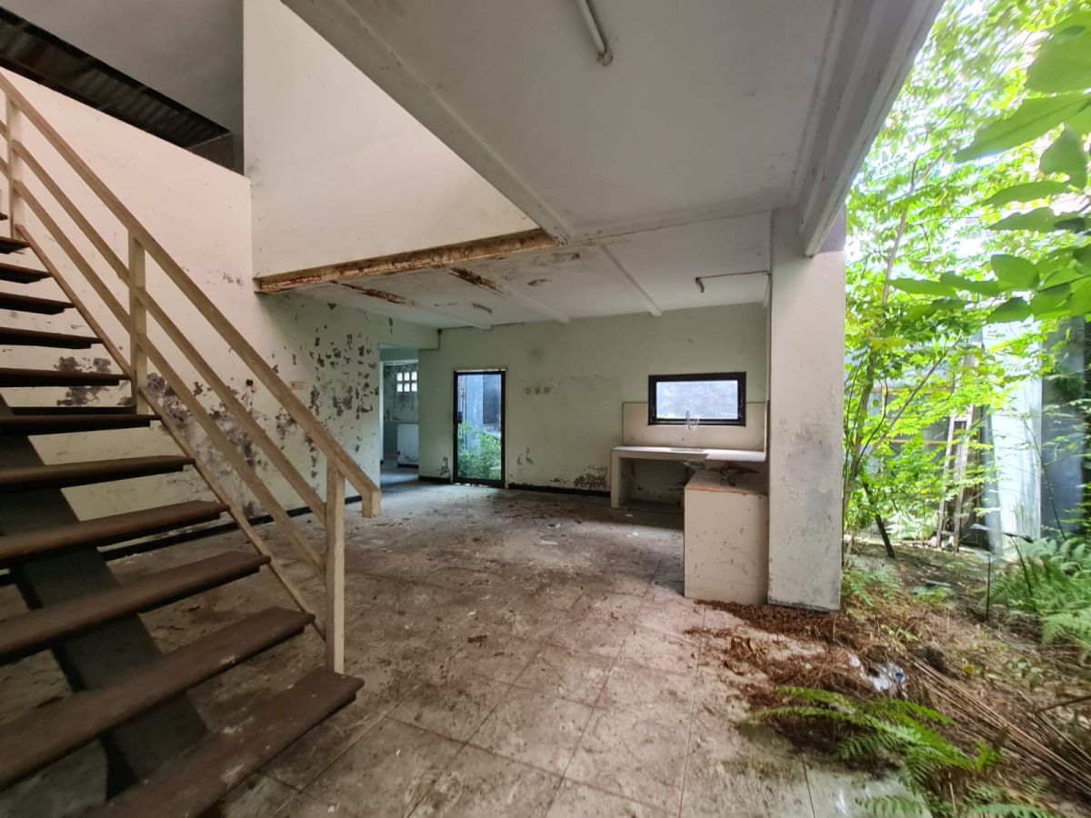 Ruko strategis perlu renovasi 2 lantai di jalan ronggowarsito solo - Foto 14