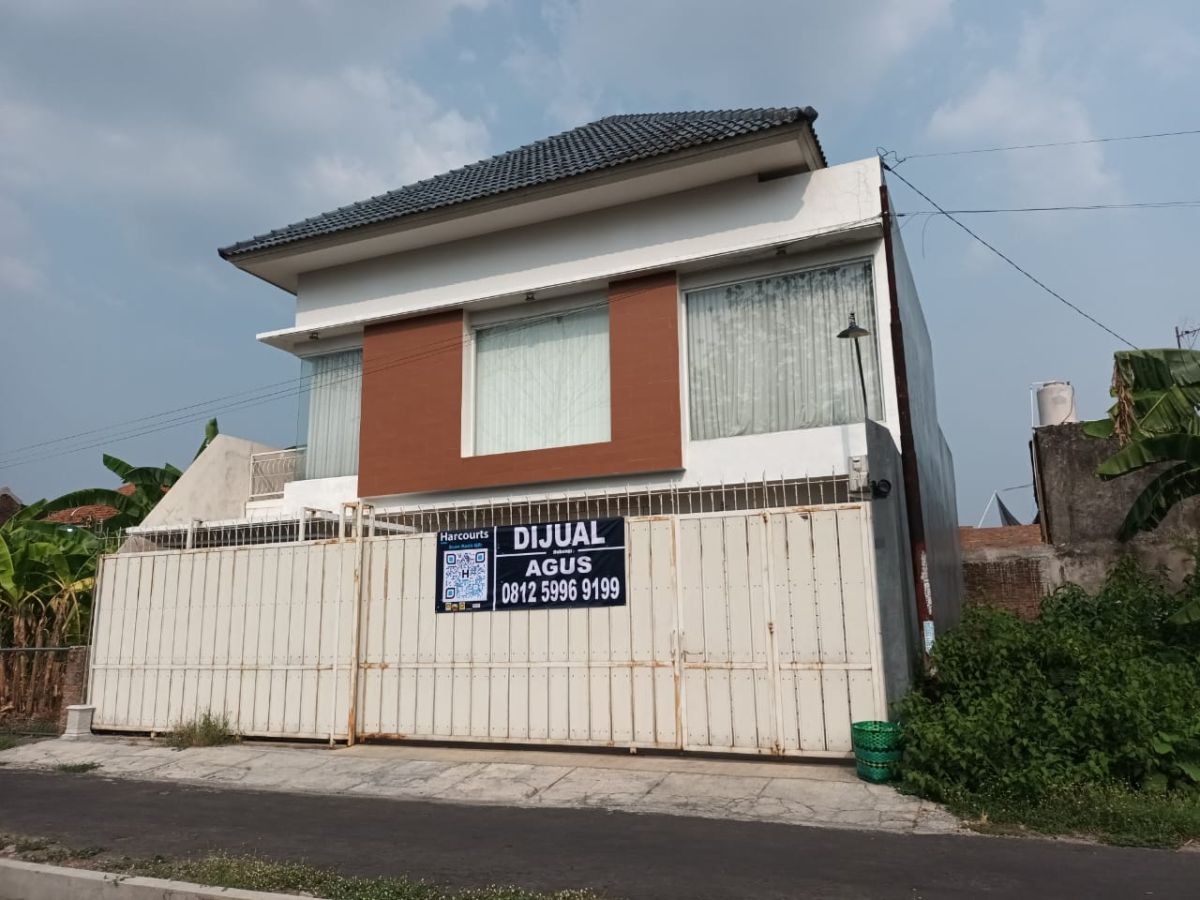 Rumah bagus 2lantai siap pakai dekat Gentan Solo