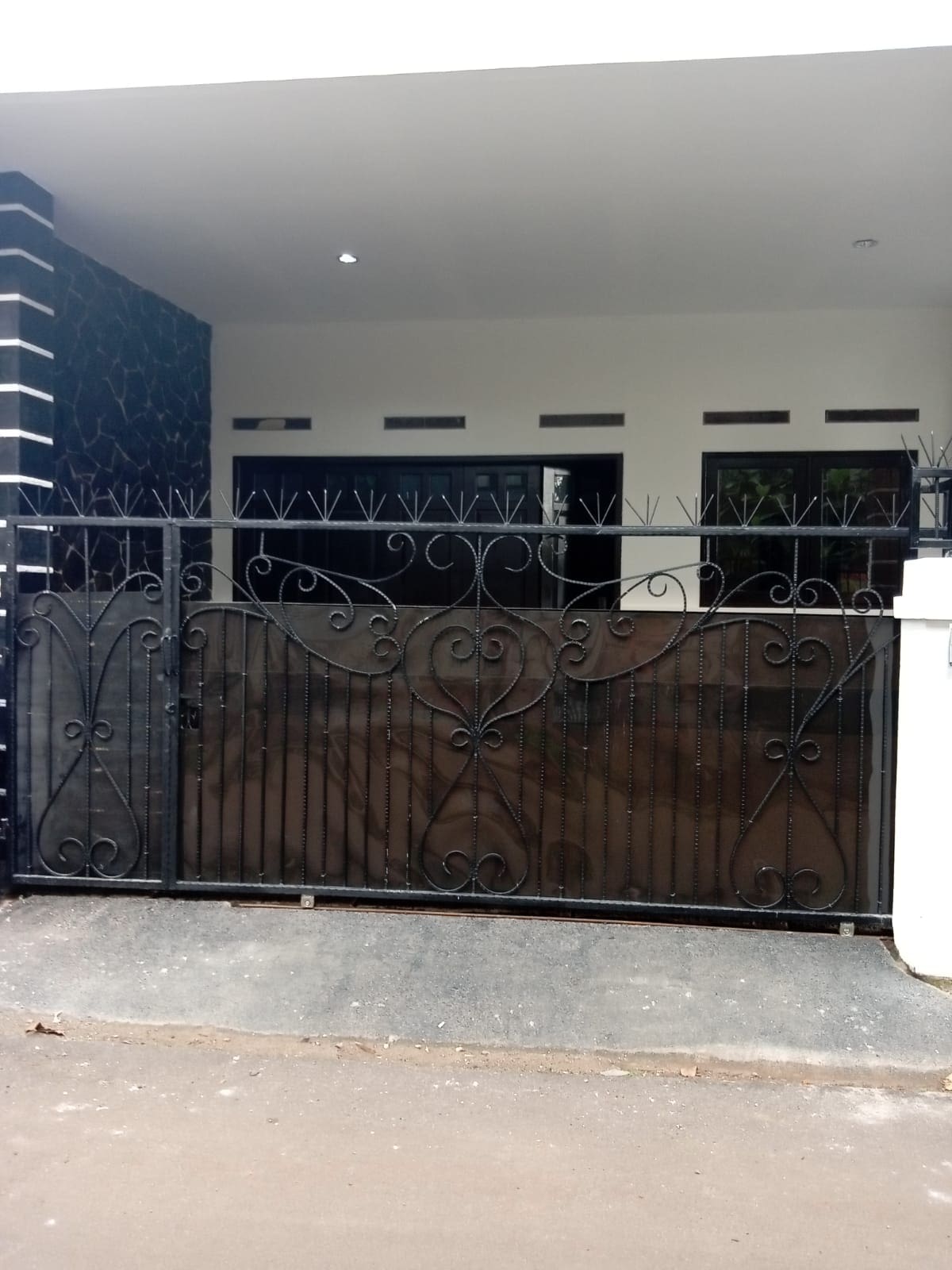 Dijual rumah luas di wilayah bintaro tangerang selatan