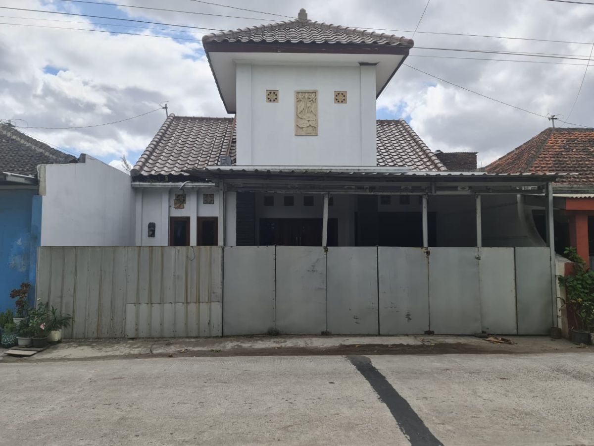 Rumah bagus siap pakai dekat pintu tol bandara adi soemarmo Solo