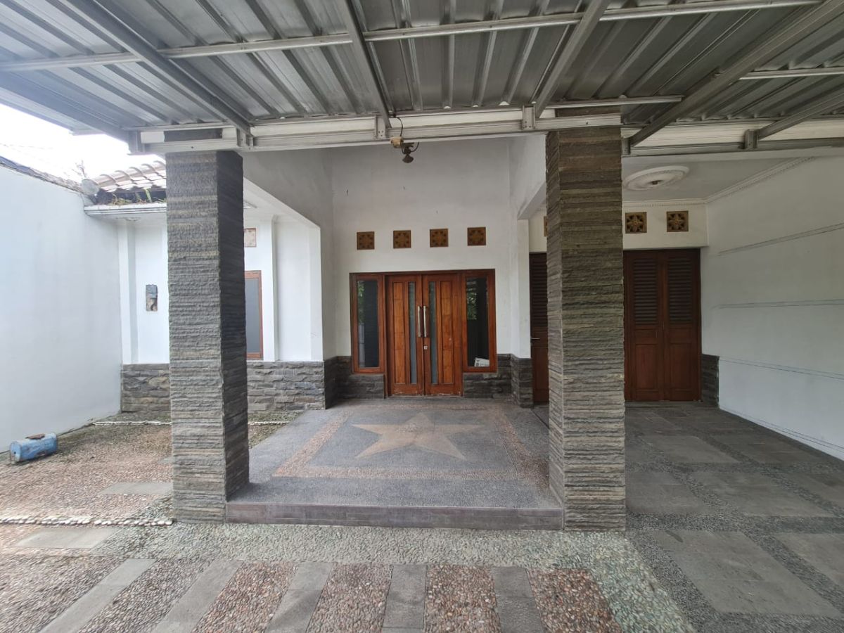 Rumah bagus siap pakai dekat pintu tol bandara adi soemarmo Solo - Foto 2
