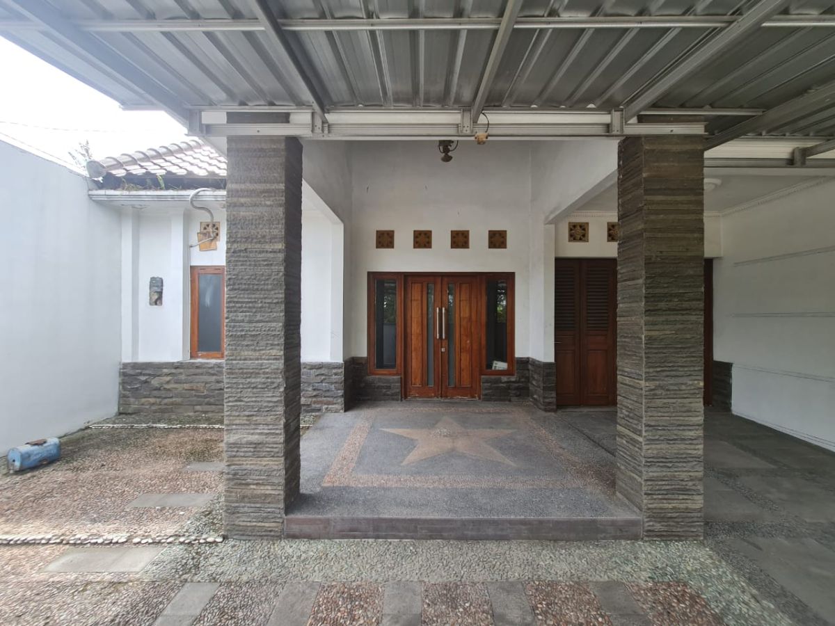 Rumah bagus siap pakai dekat pintu tol bandara adi soemarmo Solo - Foto 3