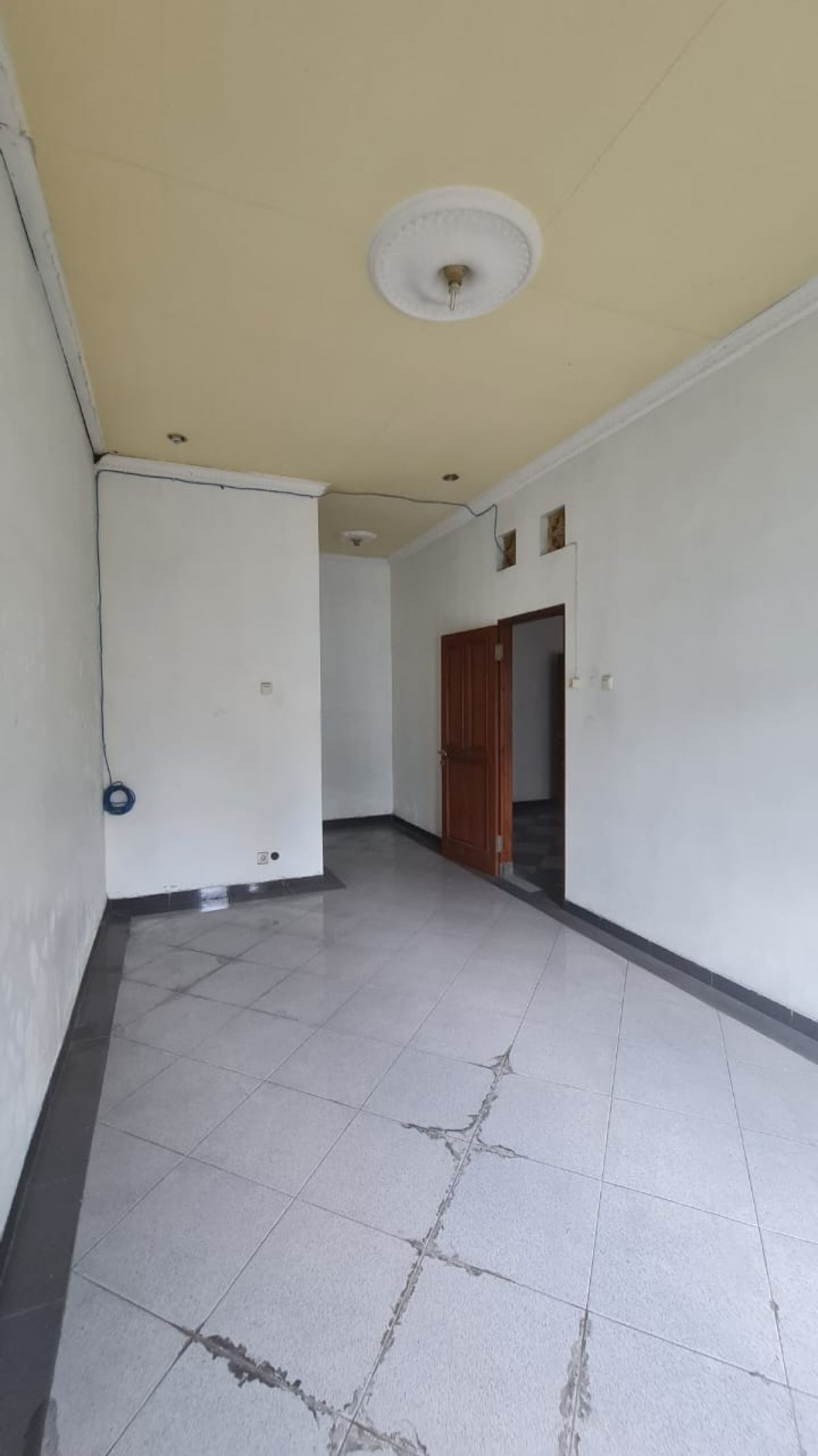 Rumah bagus siap pakai dekat pintu tol bandara adi soemarmo Solo - Foto 10